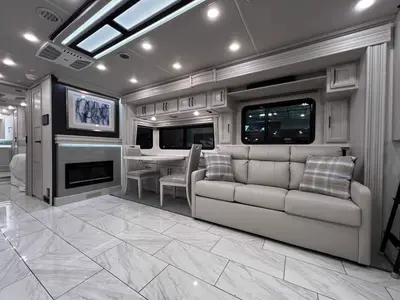 2027 Fleetwood Discovery photo 6