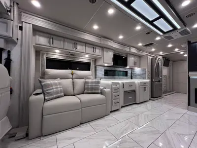 2027 Fleetwood Discovery photo 11