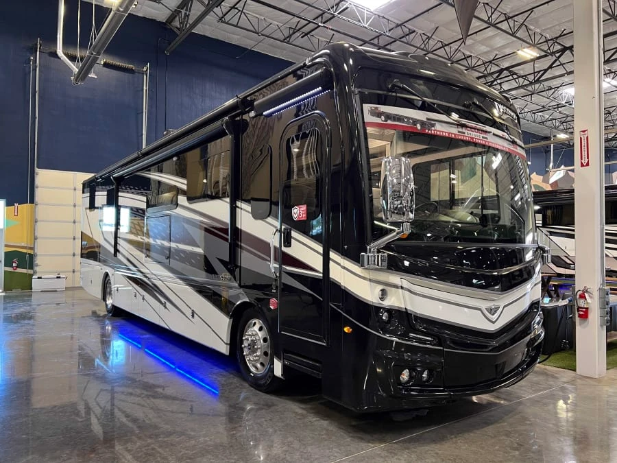 2027 Fleetwood Discovery exterior