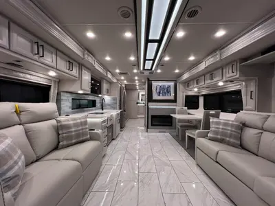 2027 Fleetwood Discovery photo 5