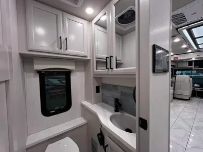2027 Fleetwood Discovery photo 21