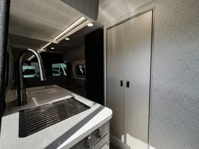 2027 Thor Motor Coach Tellaro photo 5