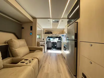 2027 Tiffin Motorhomes Wayfarer photo 3
