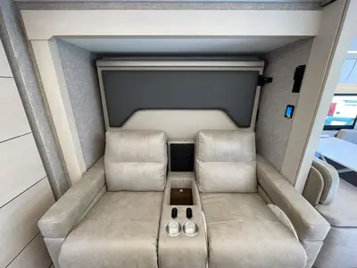 2027 Tiffin Motorhomes Wayfarer photo 8