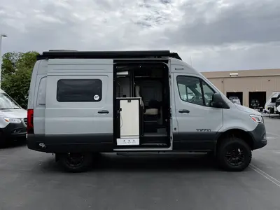 2027 Tiffin Motorhomes GH1 photo 14