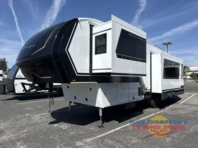 2026 Brinkley Model Z photo 4