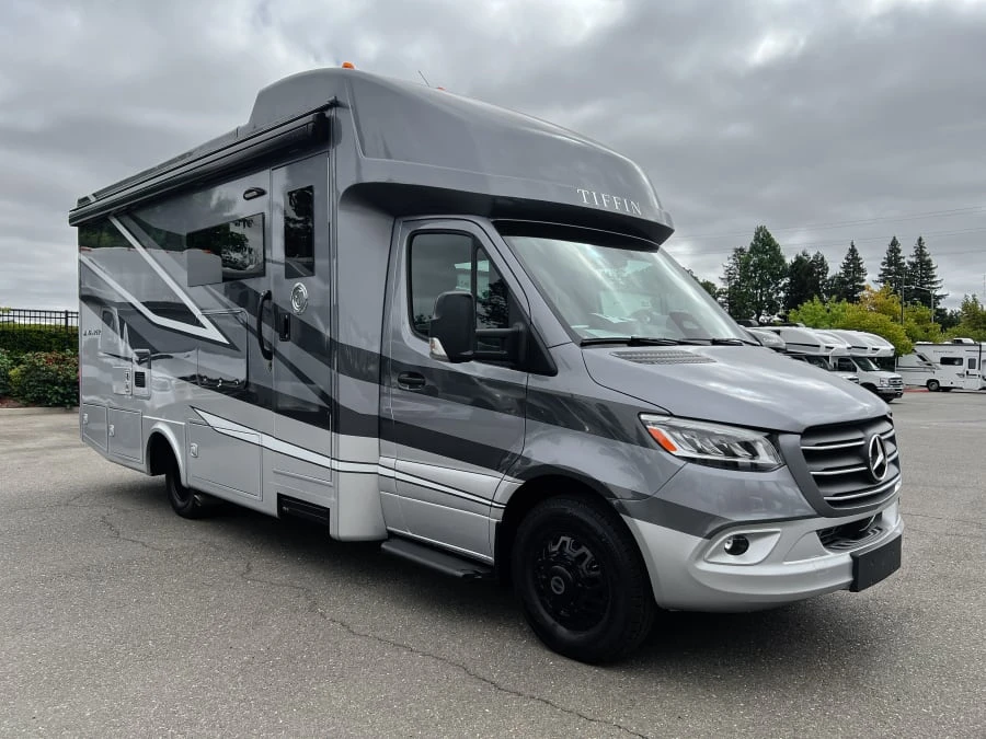 2027 Tiffin Motorhomes Wayfarer exterior