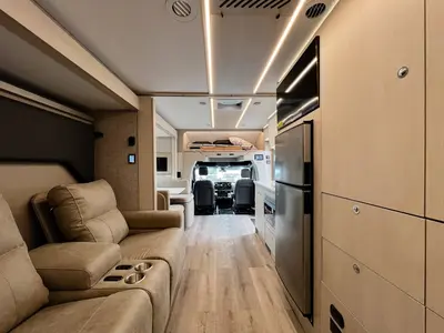 2027 Tiffin Motorhomes Wayfarer photo 4