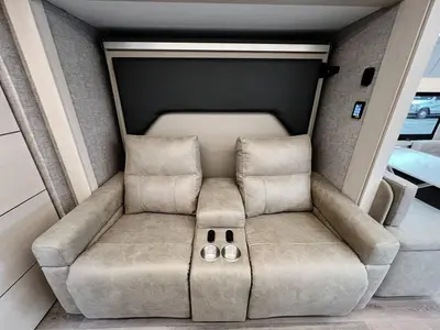2027 Tiffin Motorhomes Wayfarer photo 14