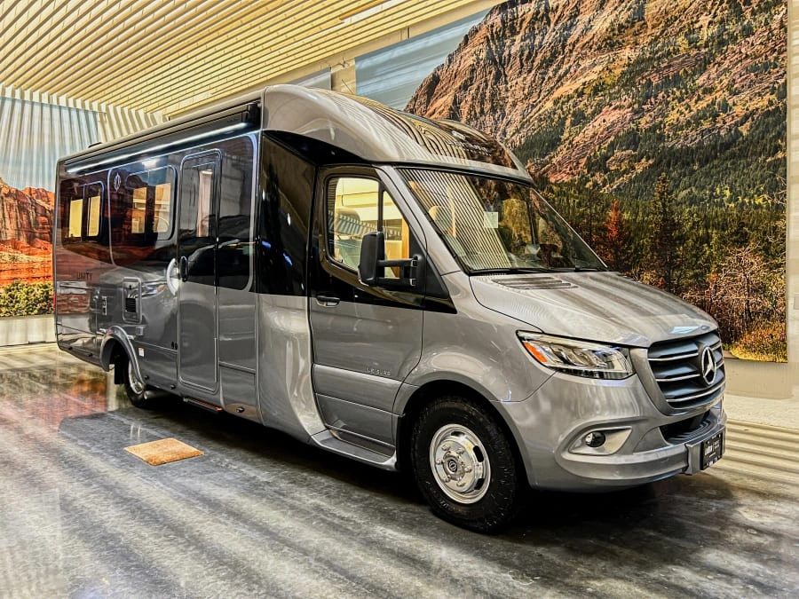 2026 Leisure Travel Unity exterior