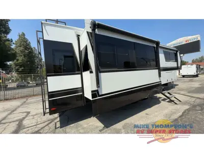 2026 Brinkley Model Z photo 8