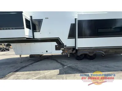 2026 Brinkley Model Z photo 5