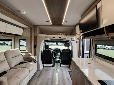 2027 Tiffin Motorhomes Wayfarer photo 3
