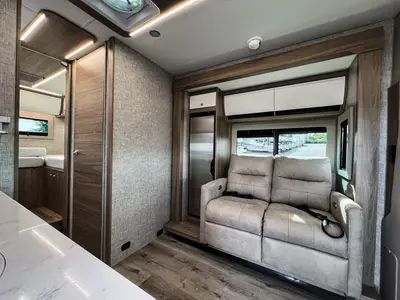 2027 Tiffin Motorhomes Wayfarer photo 6