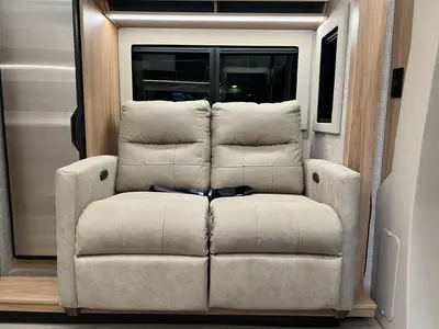 2027 Tiffin Motorhomes Wayfarer photo 14