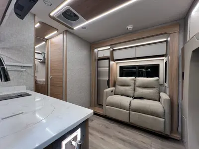 2027 Tiffin Motorhomes Wayfarer photo 12