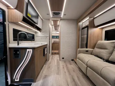 2027 Tiffin Motorhomes Wayfarer photo 3