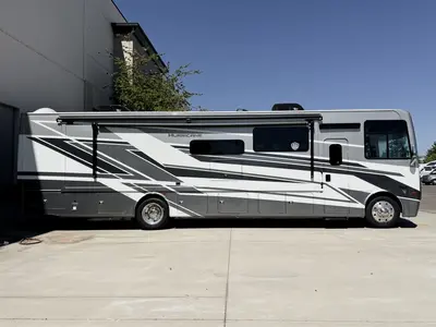 2027 Thor Motor Coach Hurricane photo 23