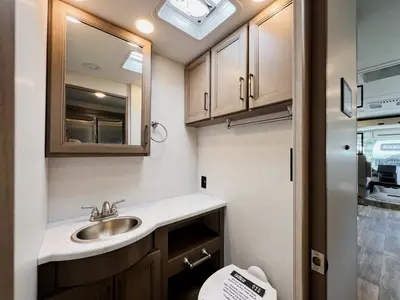 2027 Thor Motor Coach Hurricane photo 16