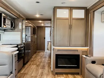 2027 Thor Motor Coach Hurricane photo 9