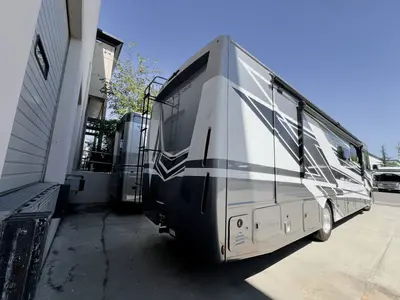 2027 Thor Motor Coach Hurricane photo 24
