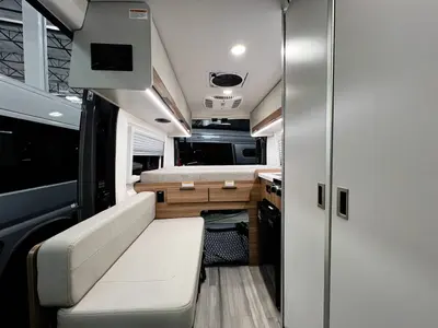 2027 Thor Motor Coach Scope photo 3