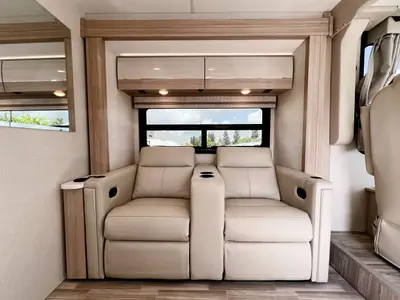 2027 Thor Motor Coach Axis photo 6