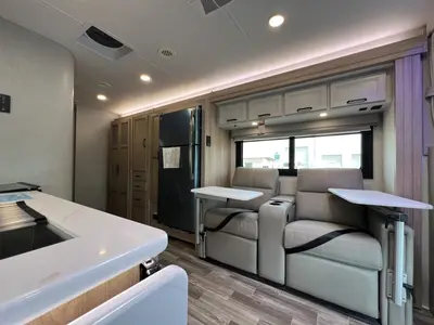 2027 Thor Motor Coach Magnitude photo 13