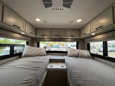 2027 Thor Motor Coach Magnitude photo 21