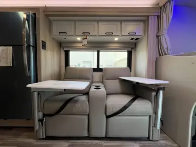 2027 Thor Motor Coach Magnitude photo 14