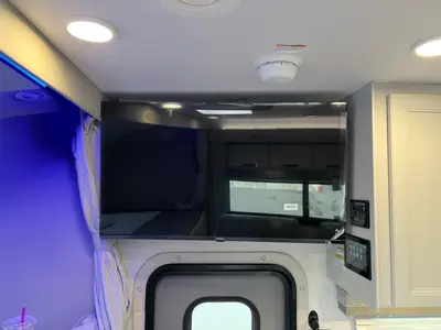 2027 Thor Motor Coach Magnitude photo 8