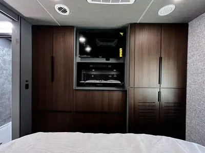 2027 Entegra Coach Accolade XT photo 21