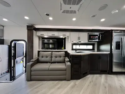 2027 Jayco Seneca photo 8