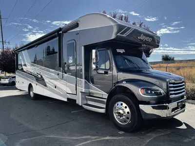 New 2027 Jayco Seneca 37M