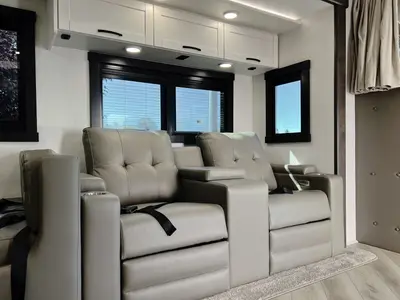 2027 Jayco Seneca photo 6