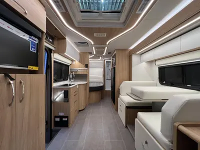 2027 Leisure Travel Unity photo 3