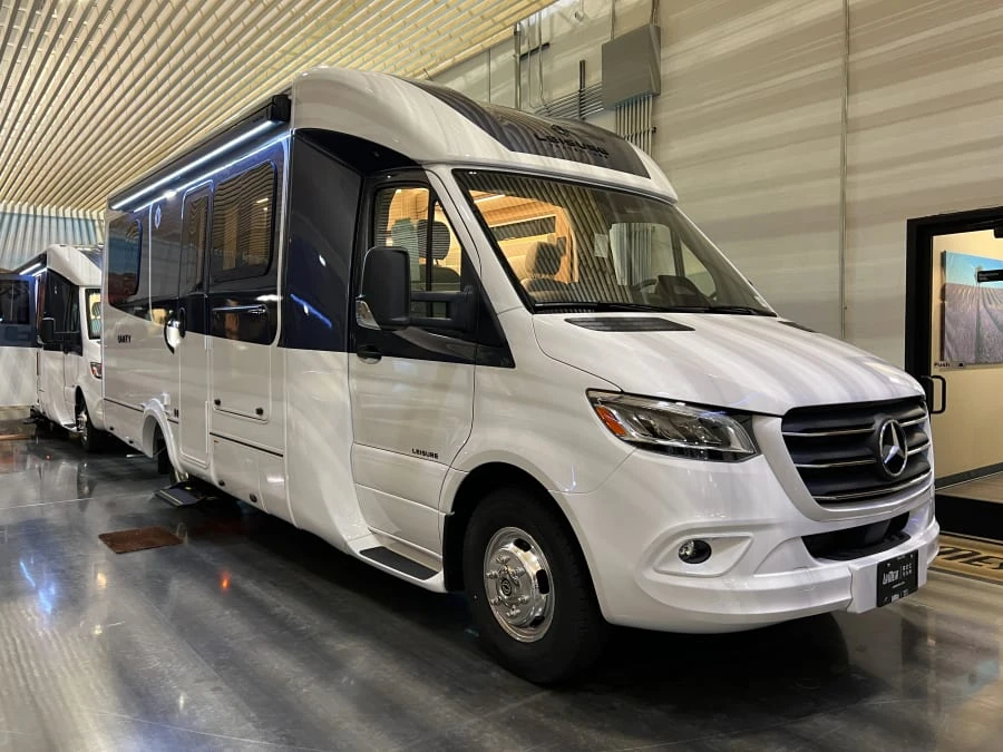 2027 Leisure Travel Unity exterior