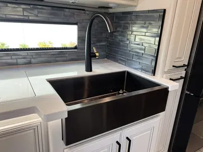 2027 Fleetwood Discovery LXE photo 13