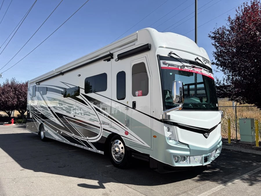 2027 Fleetwood Discovery LXE exterior