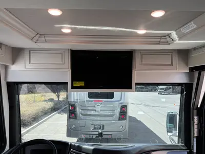 2027 Fleetwood Discovery LXE photo 5
