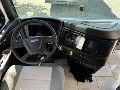 2027 Fleetwood Discovery LXE photo 2