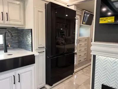 2027 Fleetwood Discovery LXE photo 15