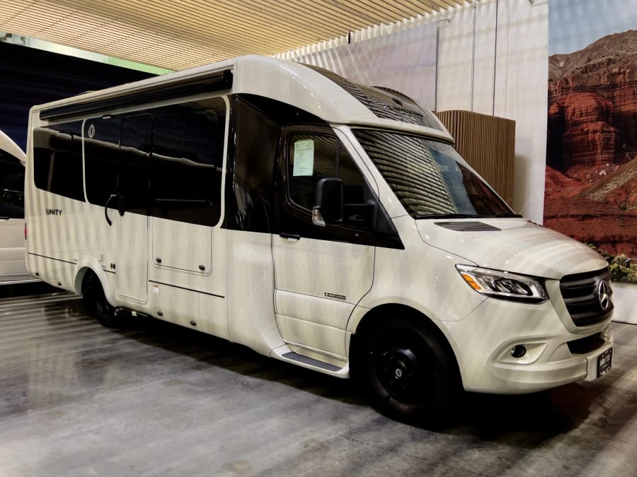2027 Leisure Travel Unity exterior