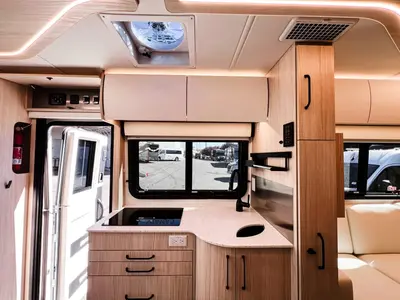 2027 Leisure Travel Unity photo 8