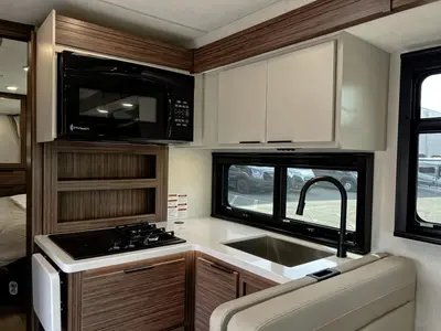 2027 Thor Motor Coach Quantum photo 9