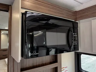 2027 Thor Motor Coach Quantum photo 12