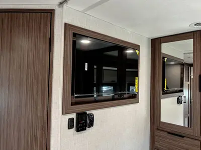 2027 Thor Motor Coach Quantum photo 16