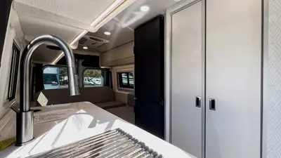 2027 Thor Motor Coach Tellaro photo 4