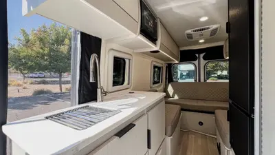 2027 Thor Motor Coach Tellaro photo 5