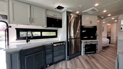 2027 Fleetwood Bounder photo 9